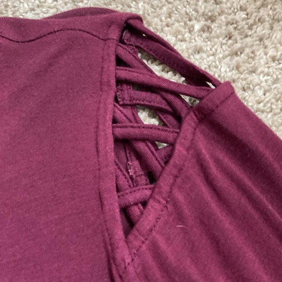 Rock and Republic top wine colored laced shoulders - Picture 3 of 3